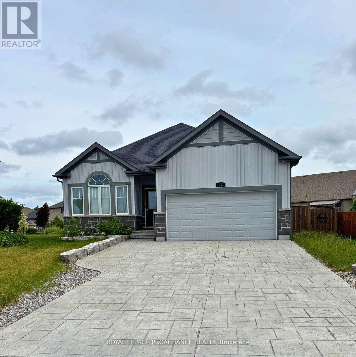 Belleville (thurlow Ward), ON K8N0E3,10 WALNUT CRESCENT