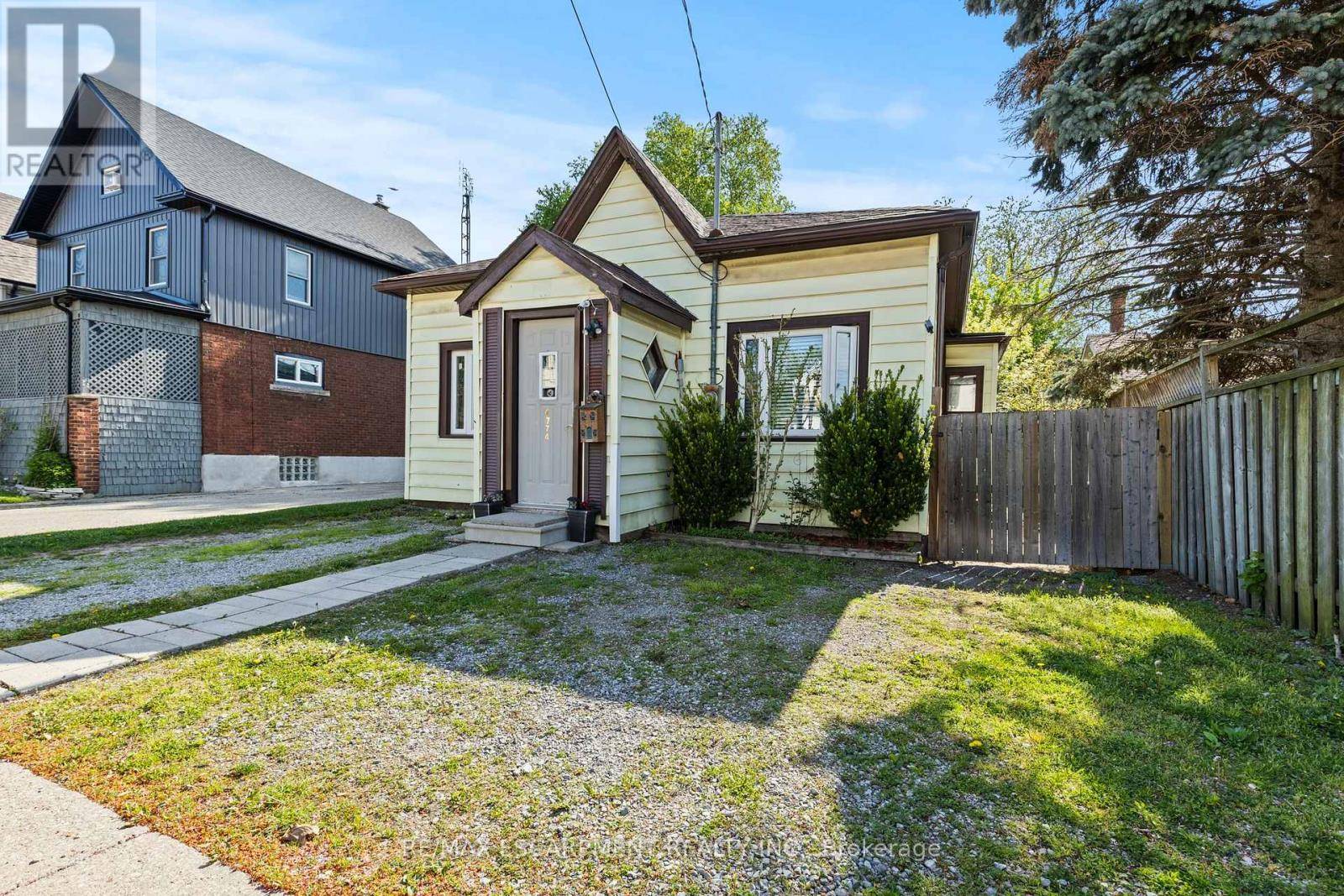Niagara Falls (downtown), ON L2E3T1,4774 SAINT CLAIR AVENUE