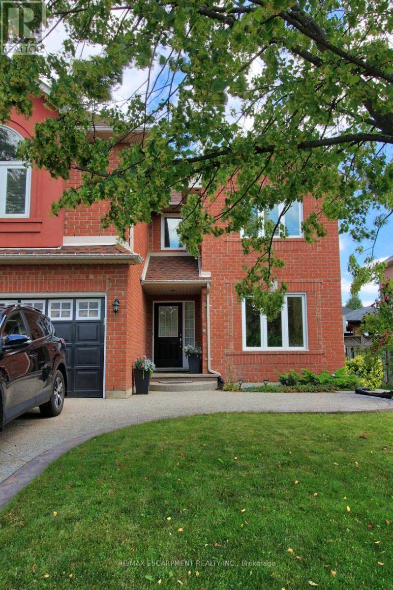 Hamilton (ancaster), ON L9K1N6,15 MOORLAND CRESCENT