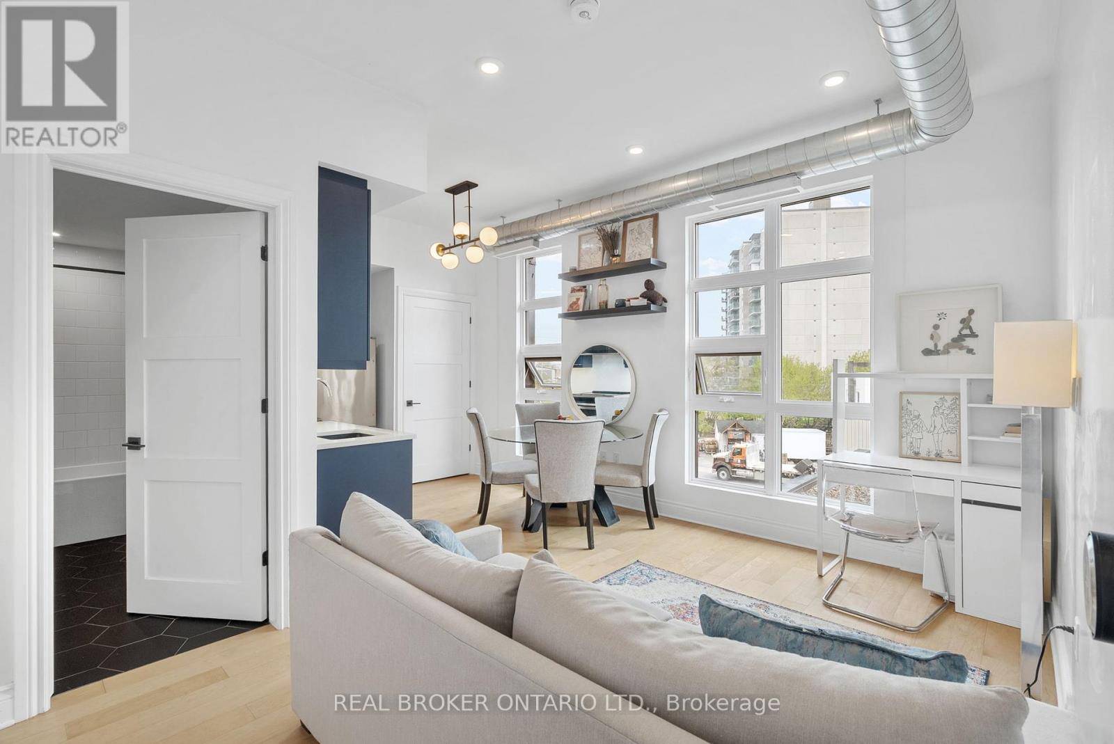 Ottawa, ON K1Y1T7,101 Pinhey ST #304