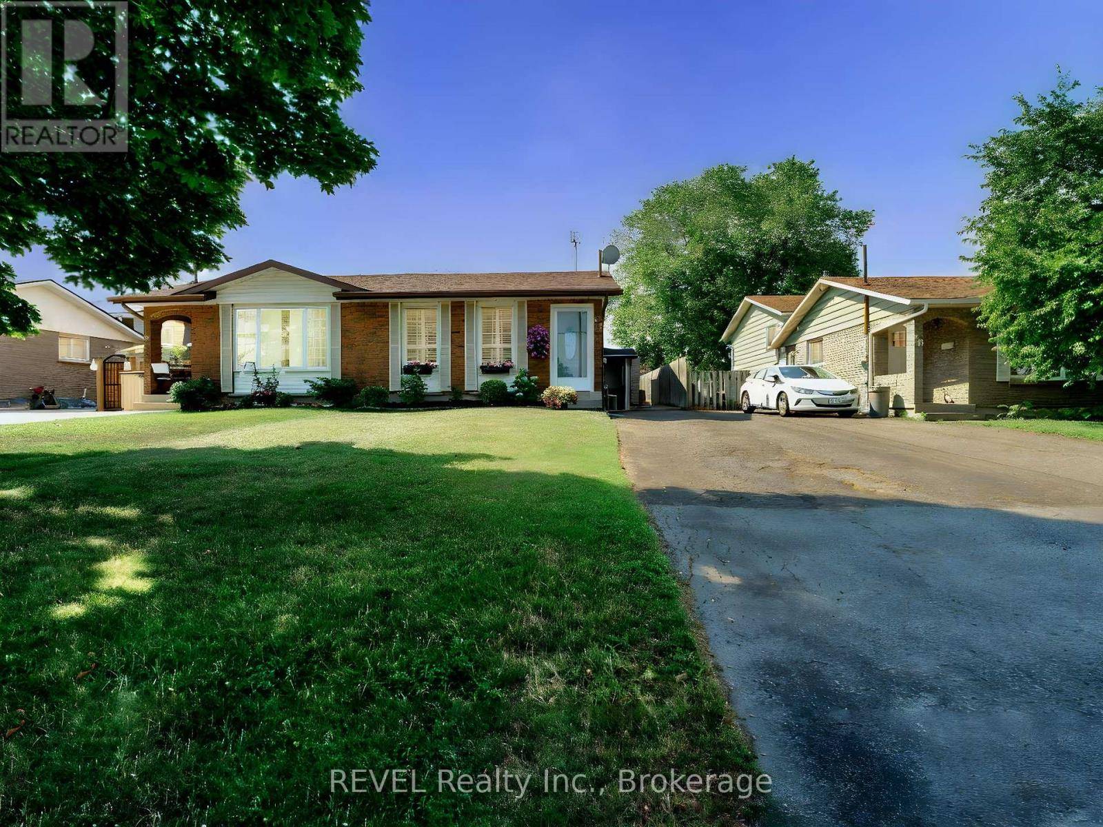 St. Catharines (secord Woods), ON L2P3P5,62 GREEN MAPLE DRIVE