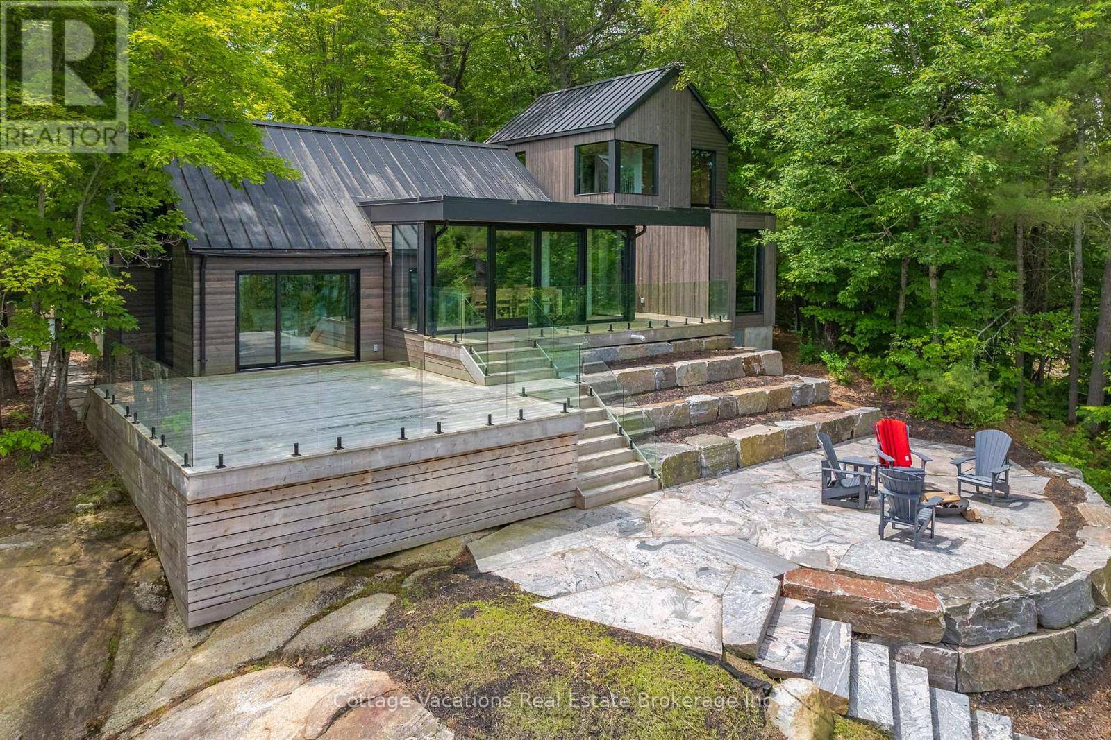 Muskoka Lakes (watt), ON P0B1M0,1053 Brackenrig RD #2