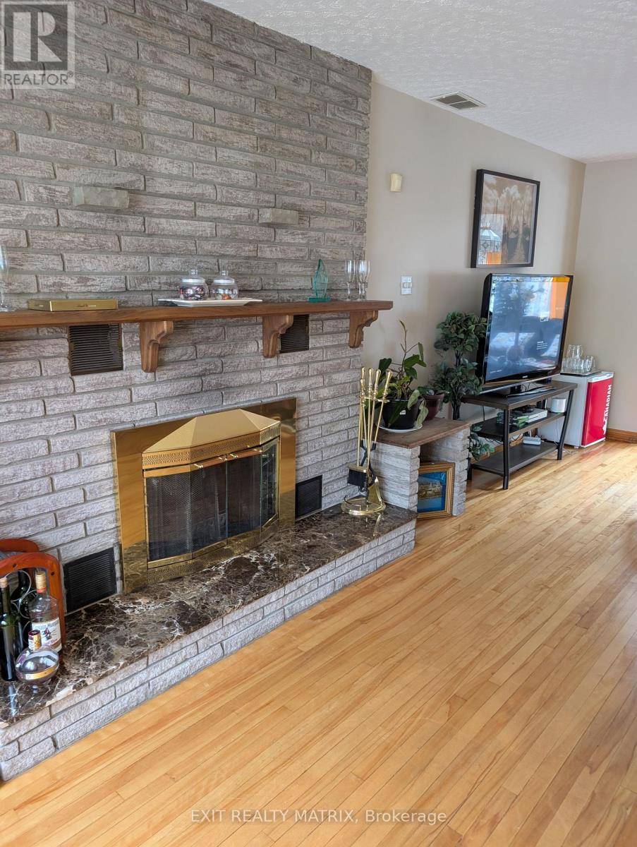 Ottawa, ON K1K1M2,393 DONALD STREET