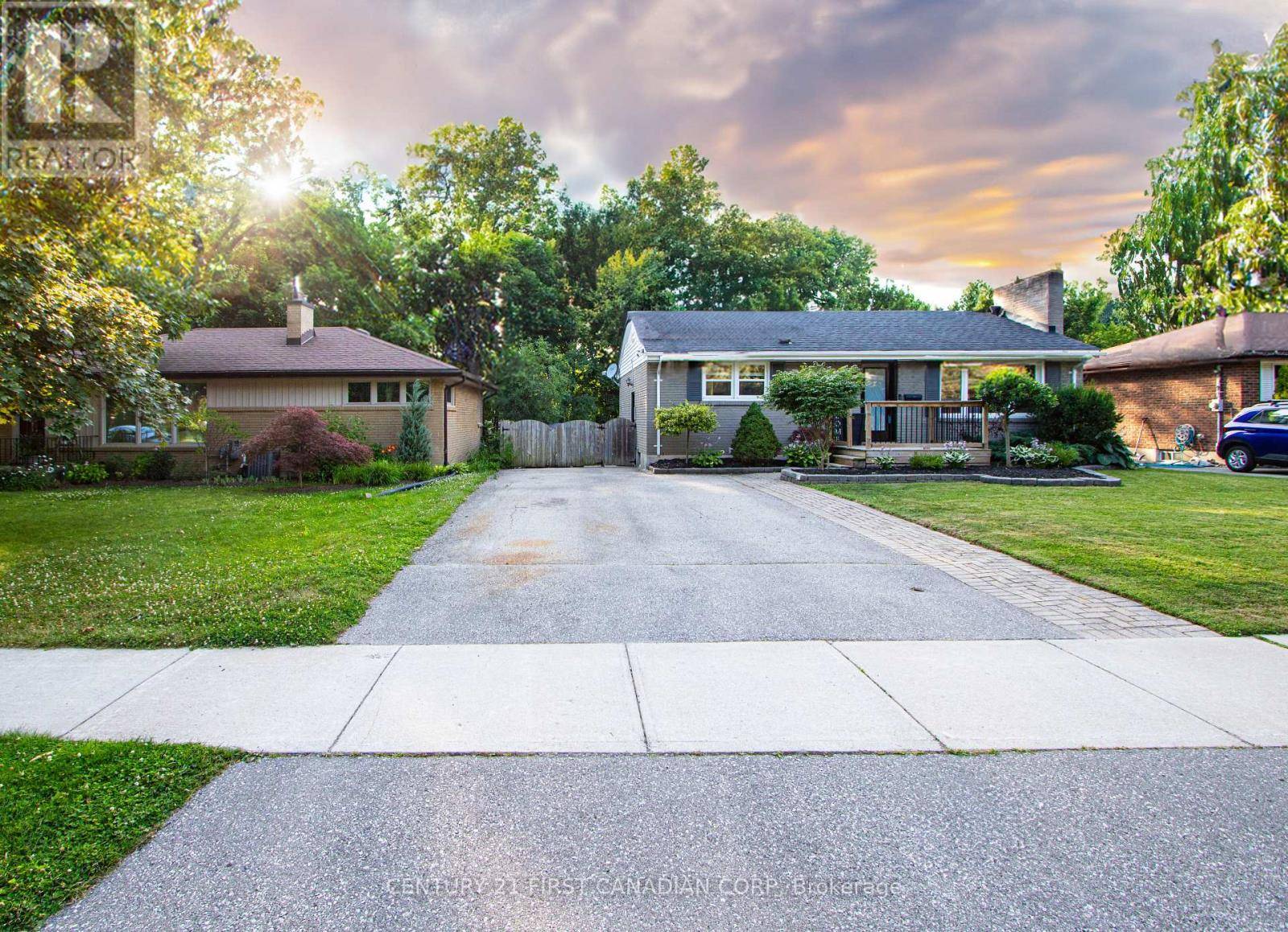 London South (south D), ON N6J3G6,230 RIDGEWOOD CRESCENT