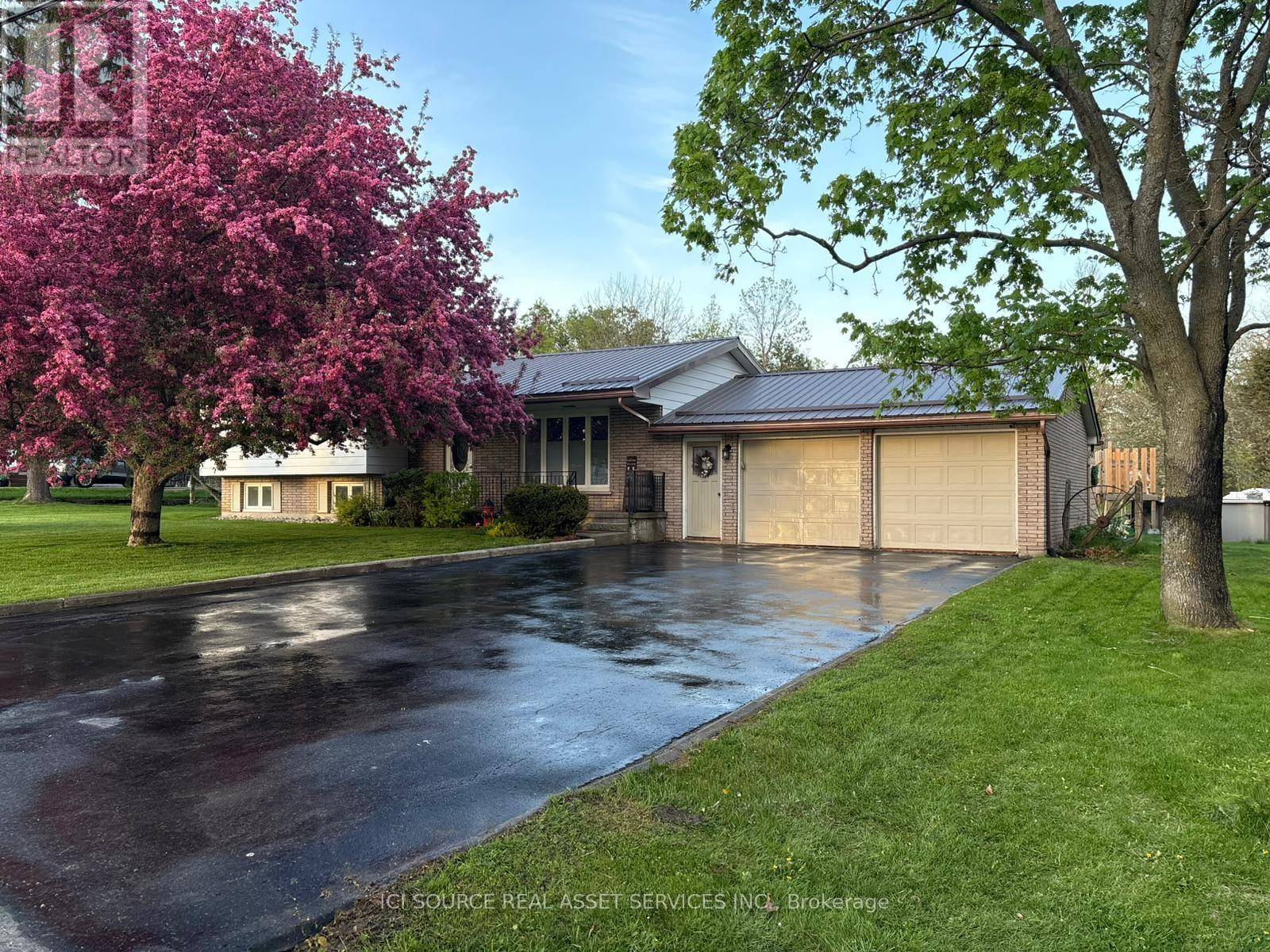 Frontenac (frontenac South), ON K0H2W0,6028 MCMAHON DRIVE