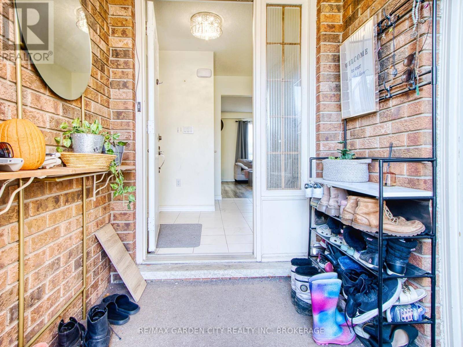 St. Catharines (secord Woods), ON L2P3S9,51 DUNDEE DRIVE