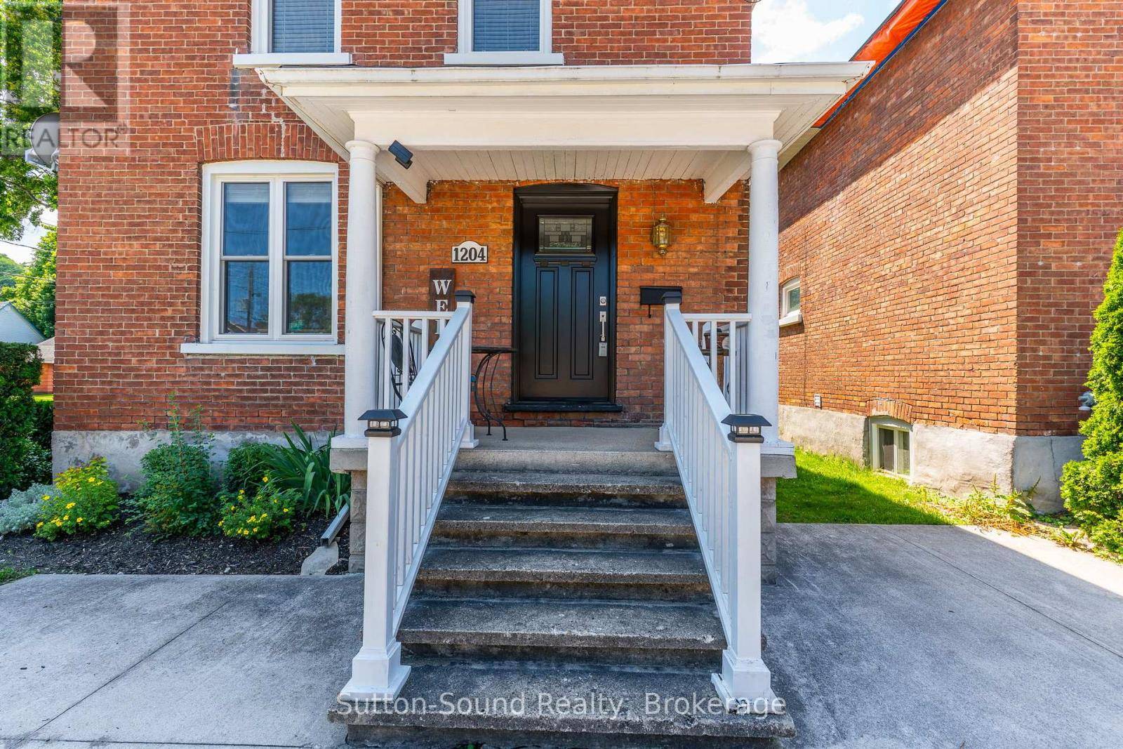 Owen Sound, ON N4K4T7,1204 3RD A AVENUE W