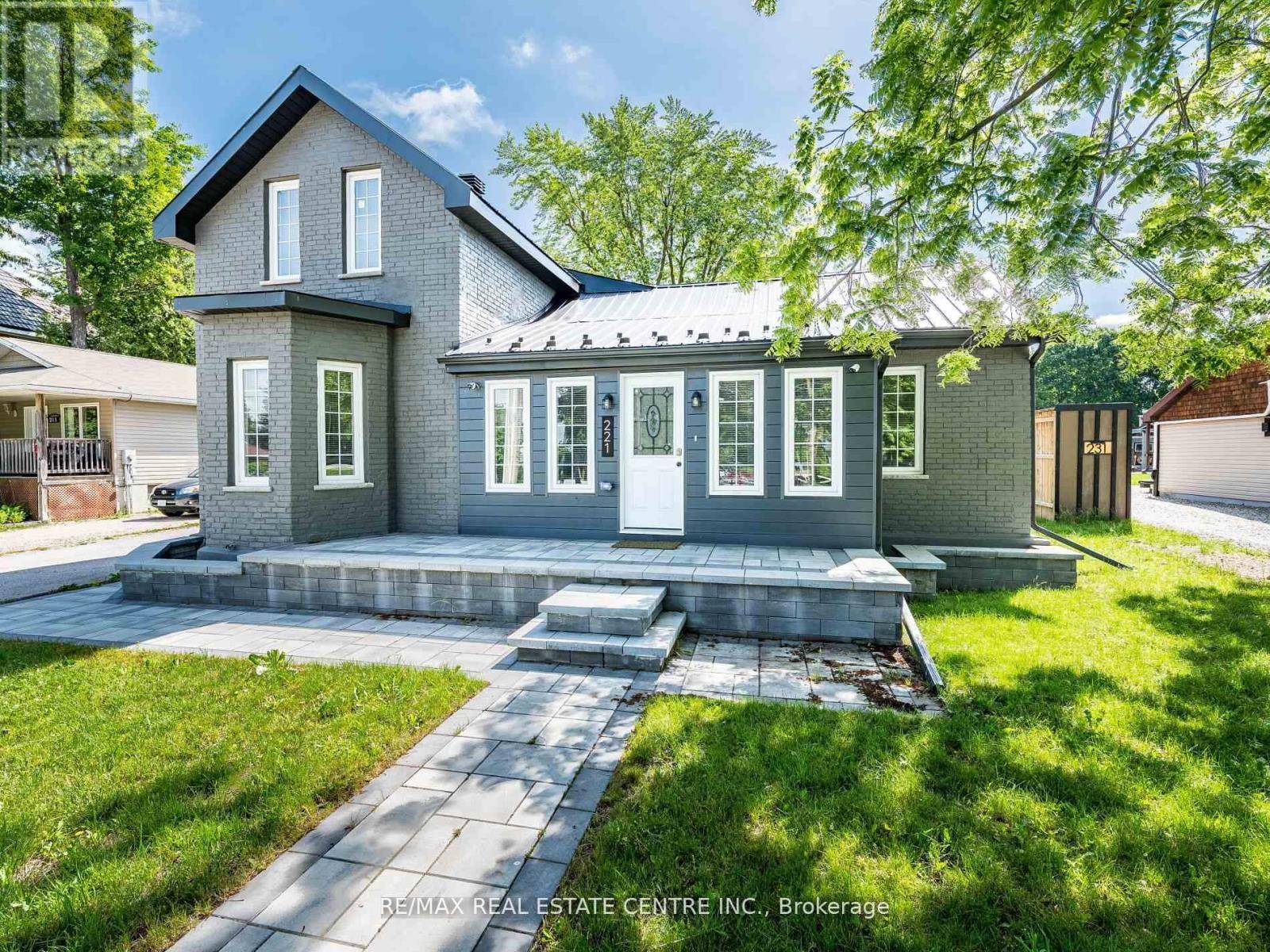 Wellington North (arthur), ON N0G1A0,221 ISABELLA STREET