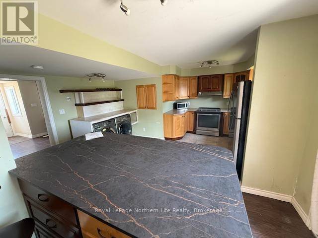 North Bay (central), ON P1B3M8,164 FOURTH AVENUE W