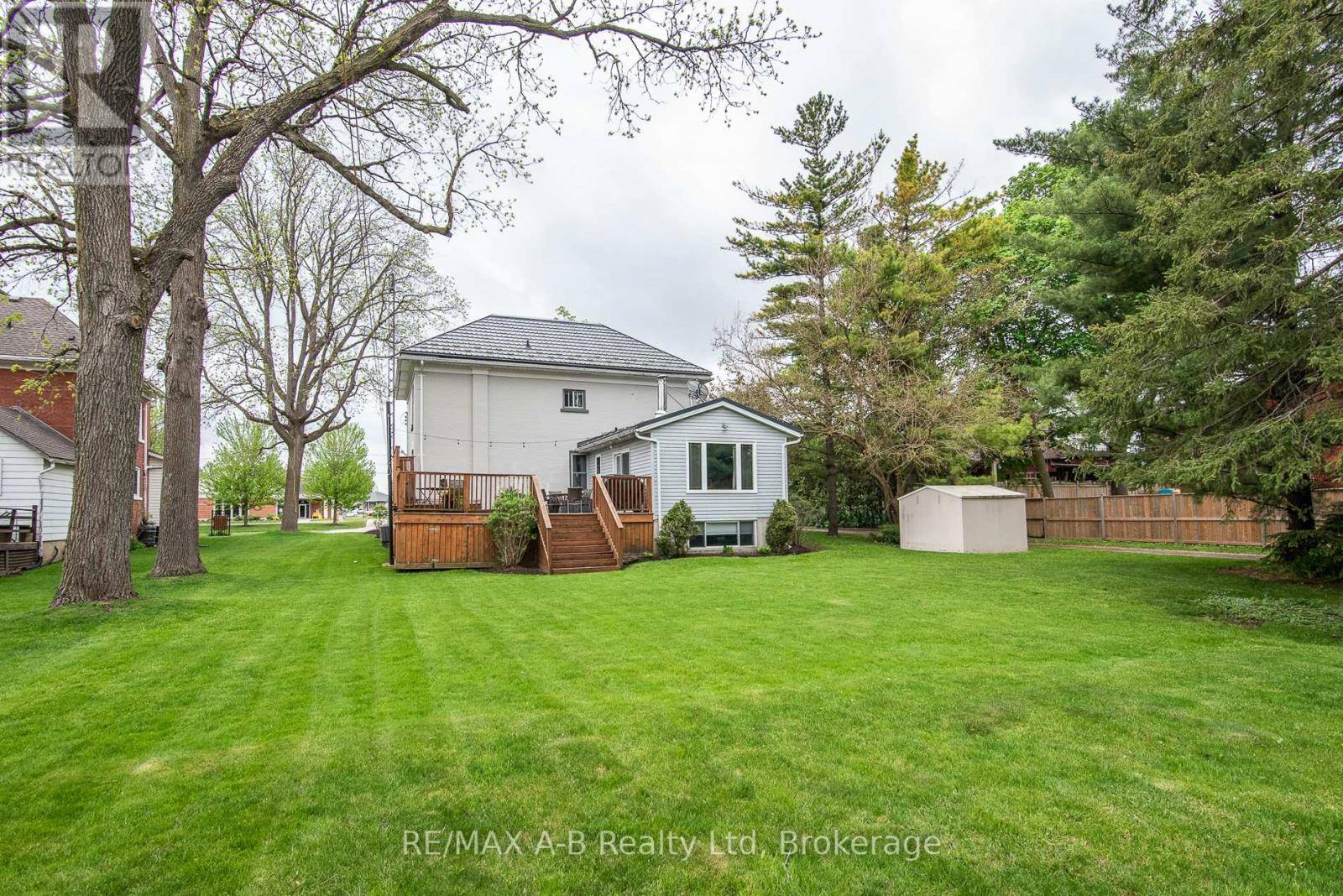 Perth East (milverton), ON N0K1M0,22 MILL STREET E
