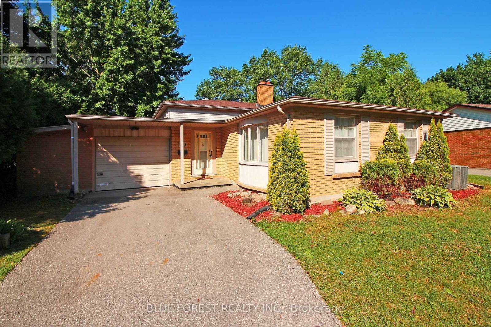 London North (north M), ON N6H4B6,29 QUEEN ANNE CIRCLE