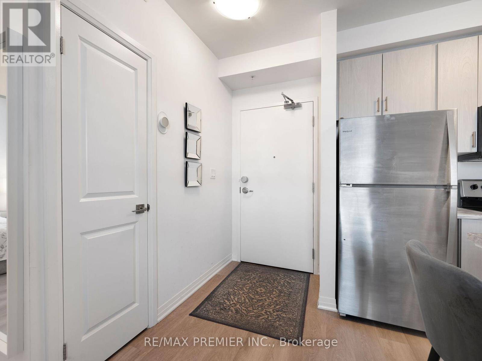 Hamilton (waterdown), ON L8B2A4,5 Hamilton ST North #205