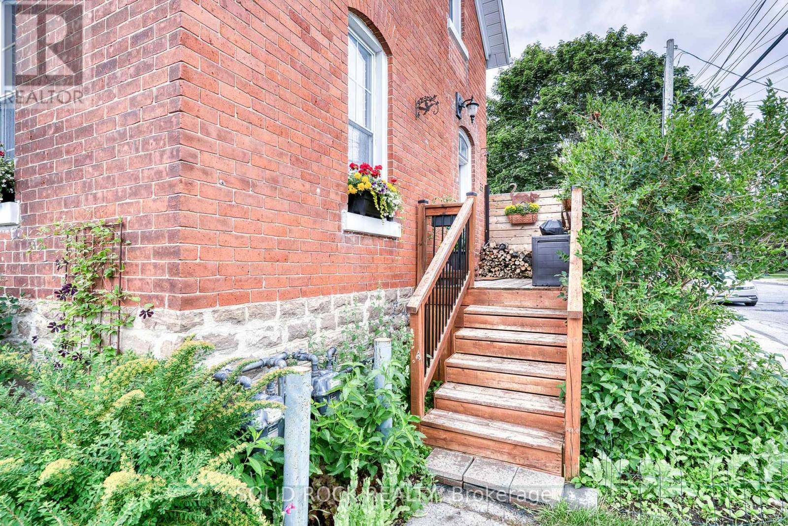 Carleton Place, ON K7C2X4,33A AND 33B NAPOLEON STREET