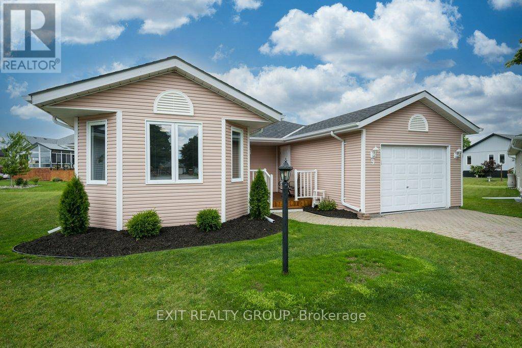 Prince Edward County (wellington Ward), ON K0K3L0,9 QUAKER COURT
