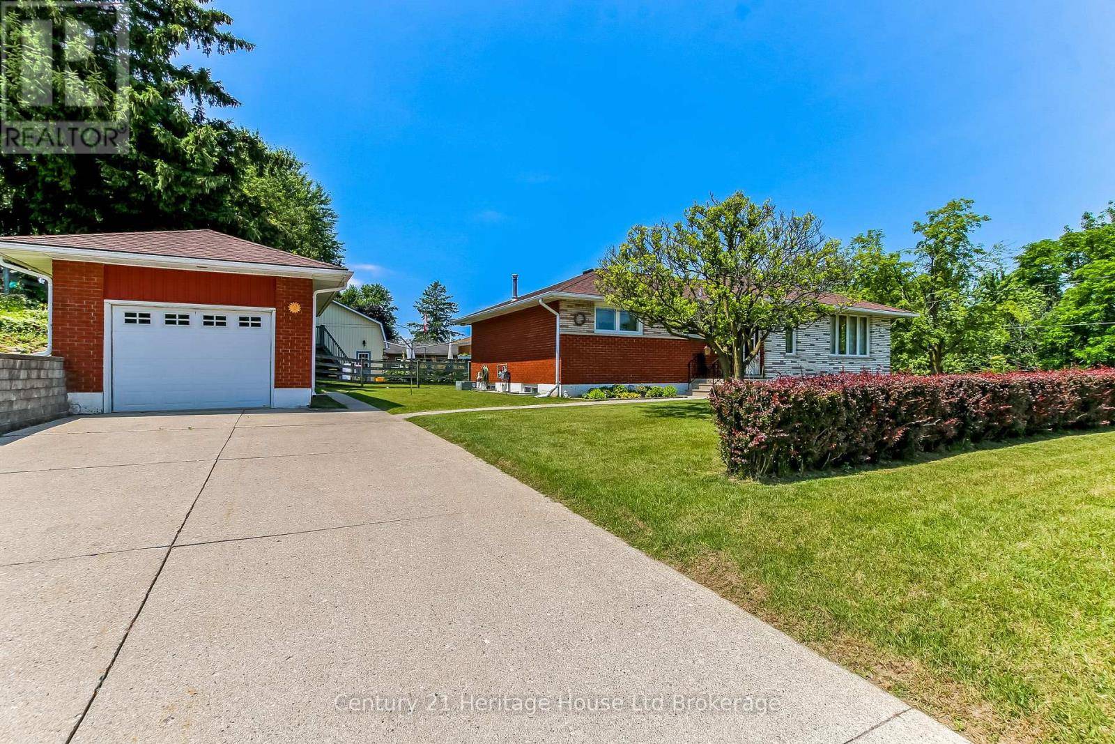 Woodstock (woodstock - North), ON N4S6Y4,559 LEE AVENUE