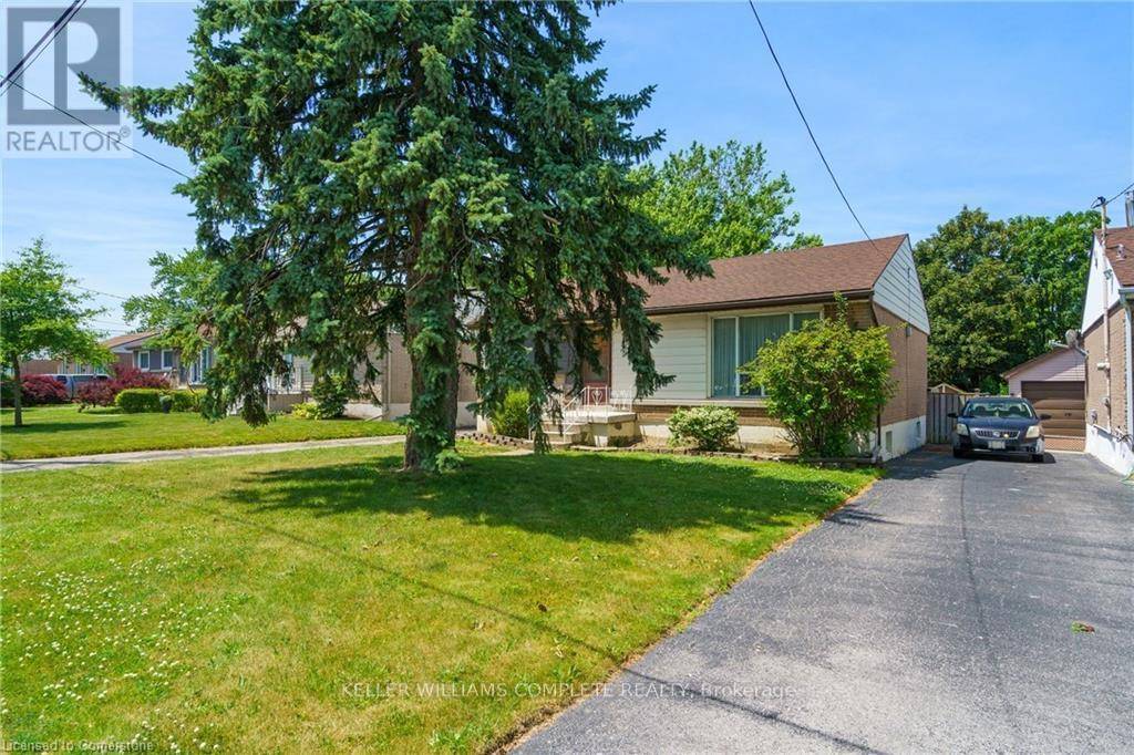 Hamilton (macassa), ON L8V4B8,402 EAST 37TH STREET