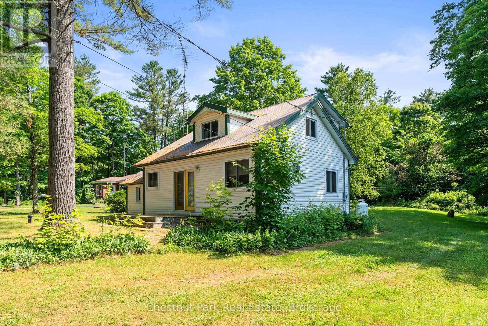 Huntsville (stephenson), ON P0B1M0,49 BEACH ROAD