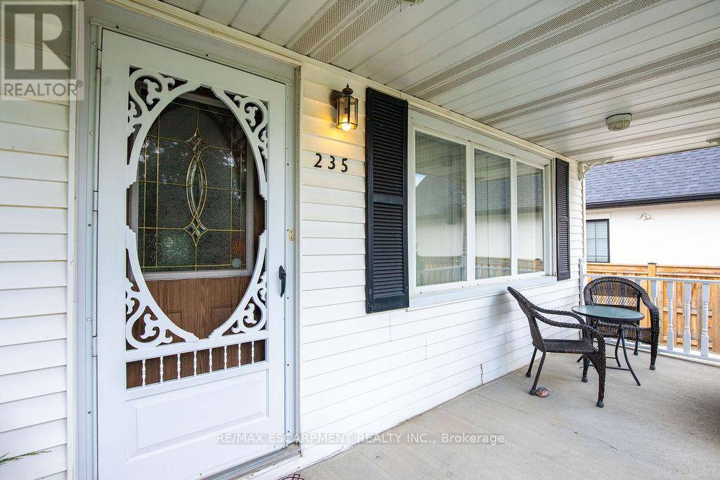 Hamilton (stoney Creek), ON L8J1V1,235 UPPER MOUNT ALBION ROAD