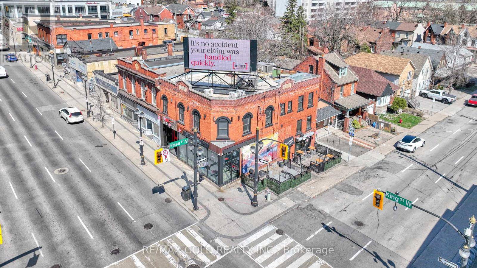 Hamilton (central), ON L8P1B1,272 KING STREET W