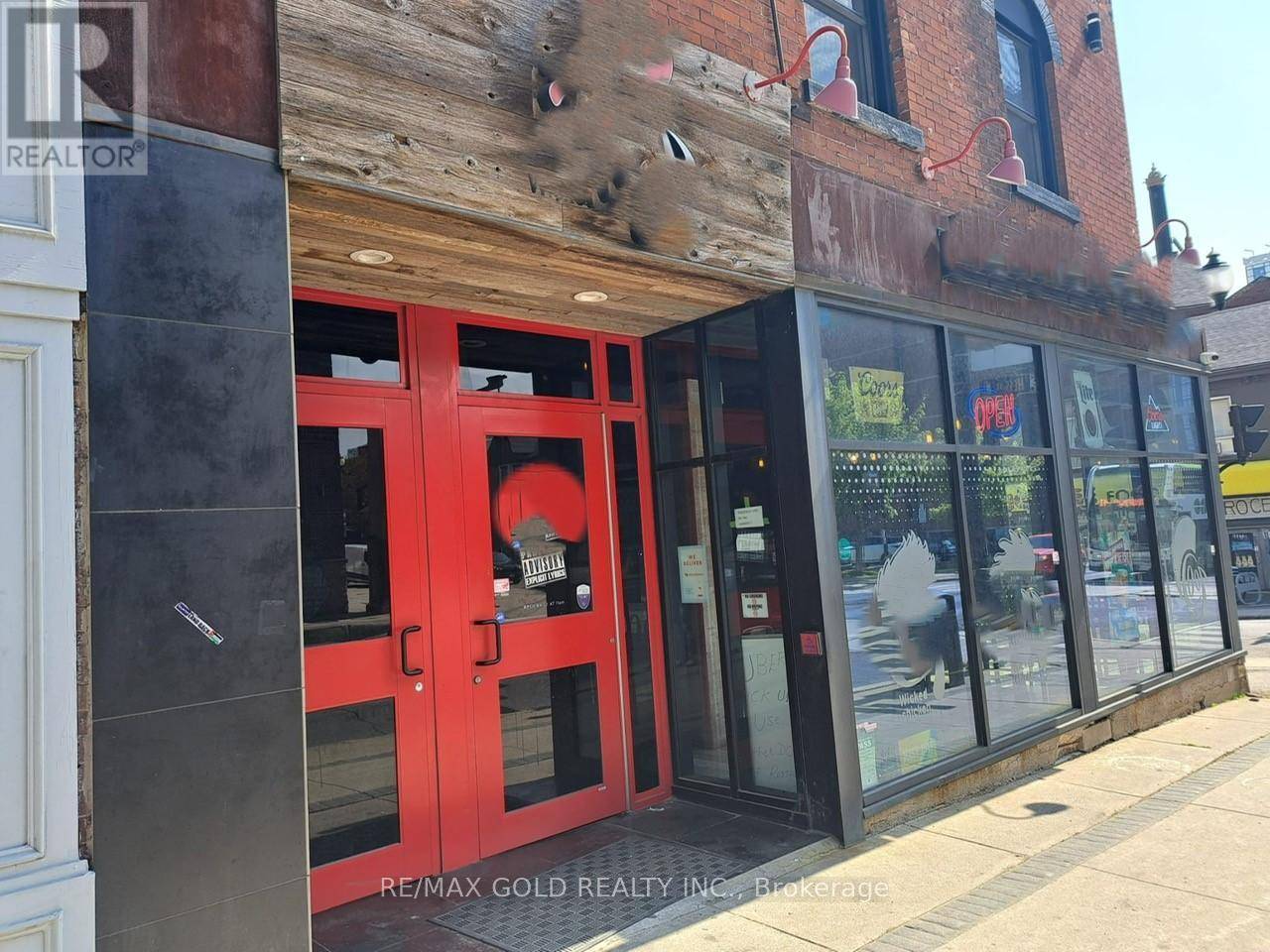 Hamilton (central), ON L8P1B1,272 KING STREET W
