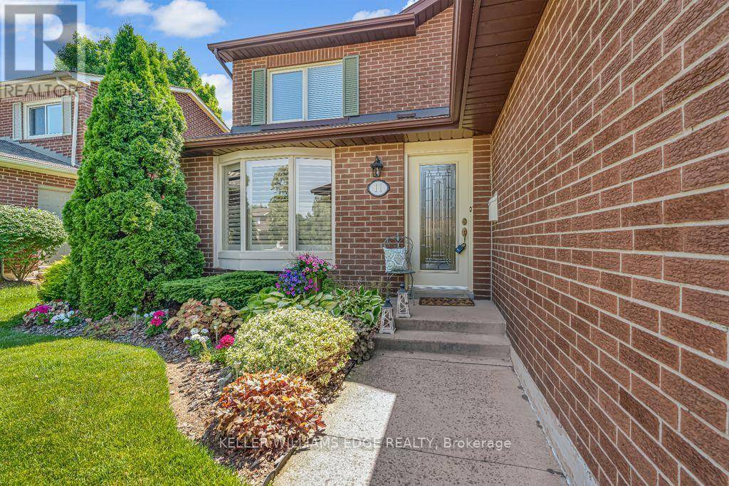 Hamilton (waterdown), ON L9H7C6,11 RILEY STREET