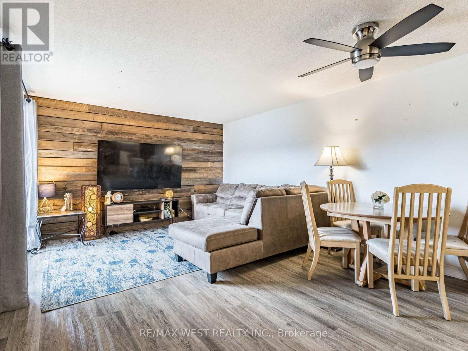 Hamilton (dundas), ON L9H2P7,23 Main ST #406