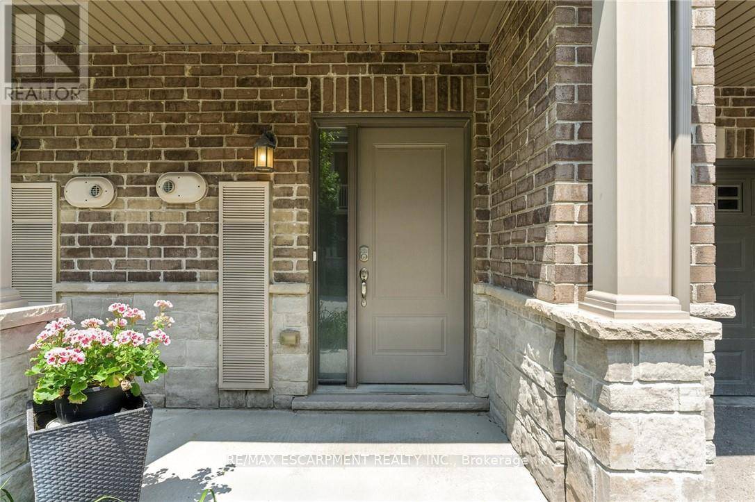 Hamilton, ON L9G0G4,377 GLANCASTER RD #37