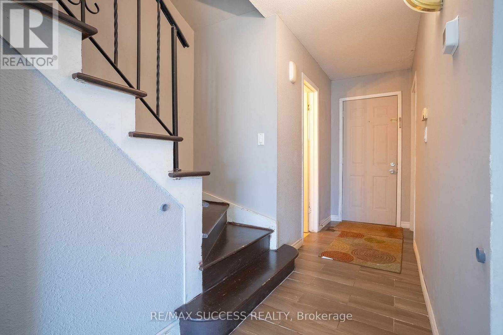 Niagara Falls (morrison), ON L2E5W7,4230 Meadowvale DR #4