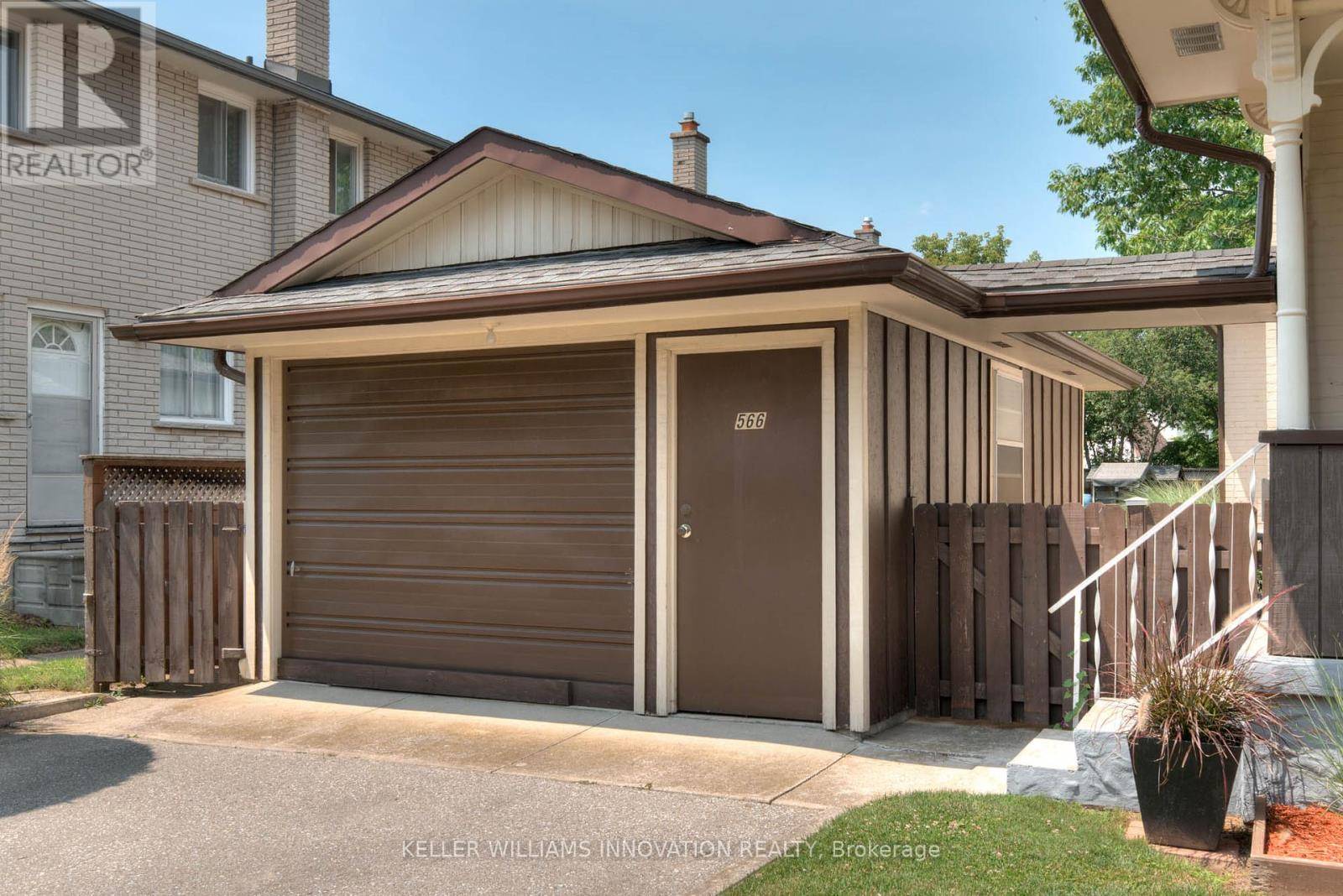 Cambridge, ON N3H2B2,566 DOLPH STREET N