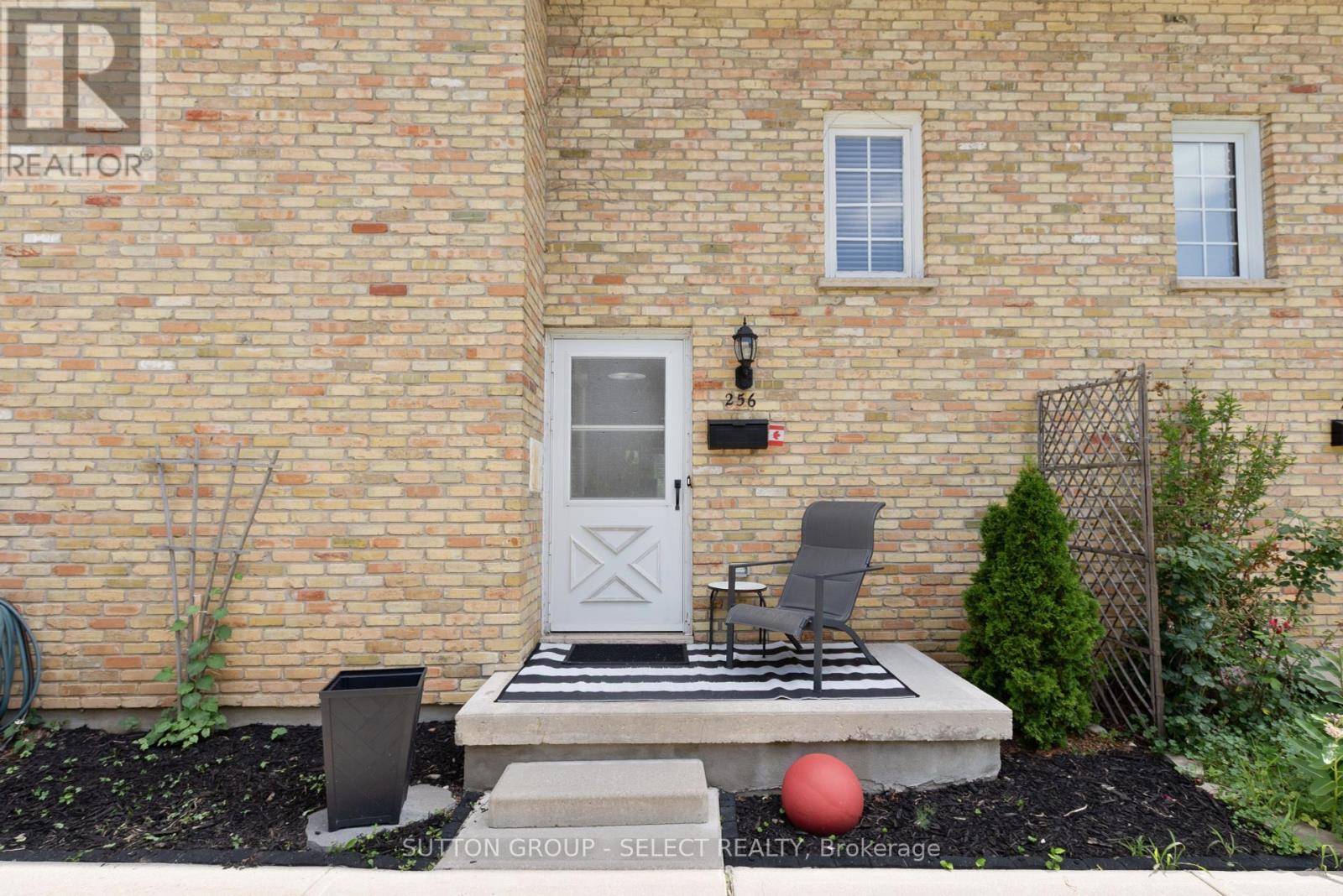 London North (north F), ON N6G2E5,256 Homestead CRES #256