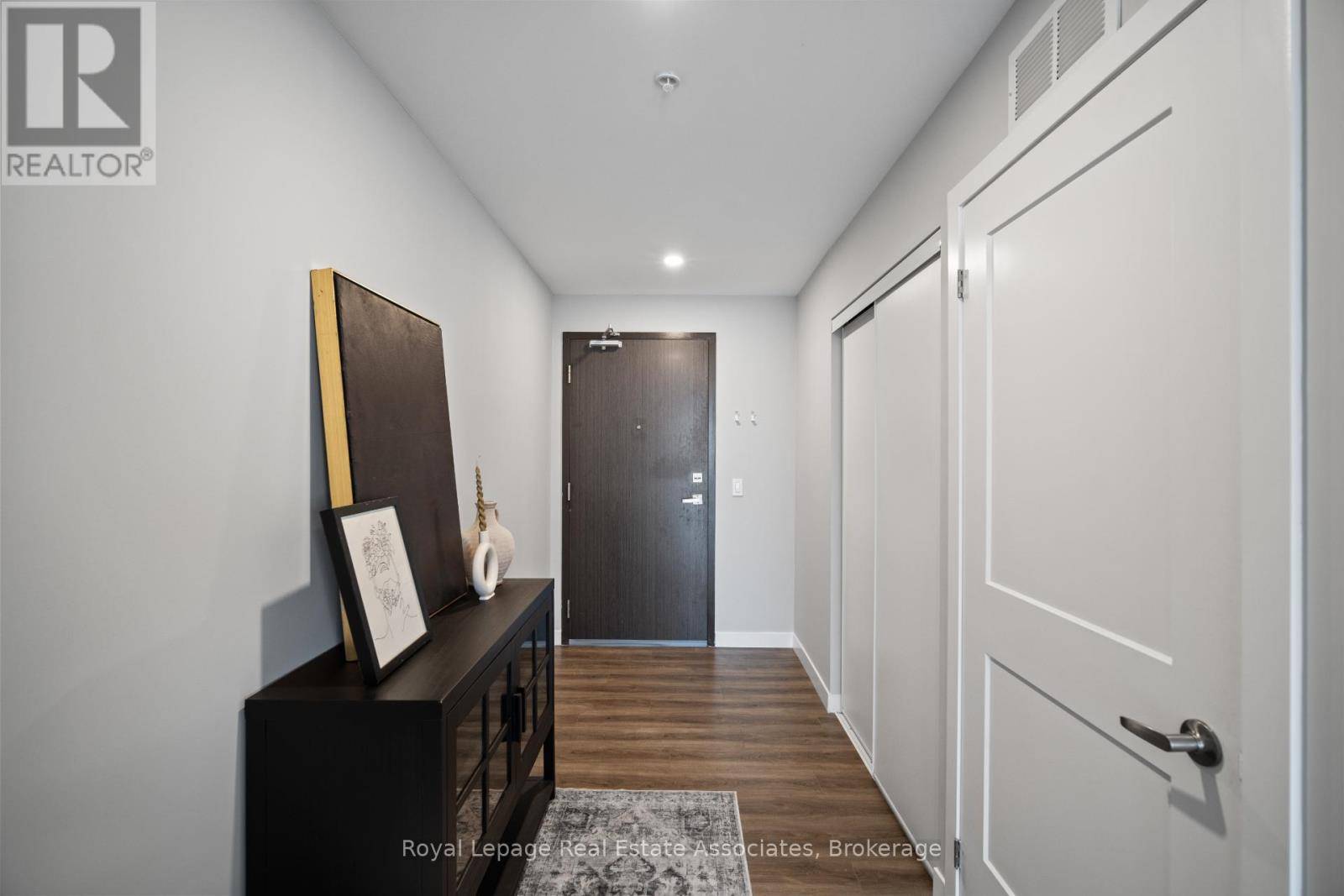 Hamilton (central), ON L8P0C6,15 Queen ST South #1214
