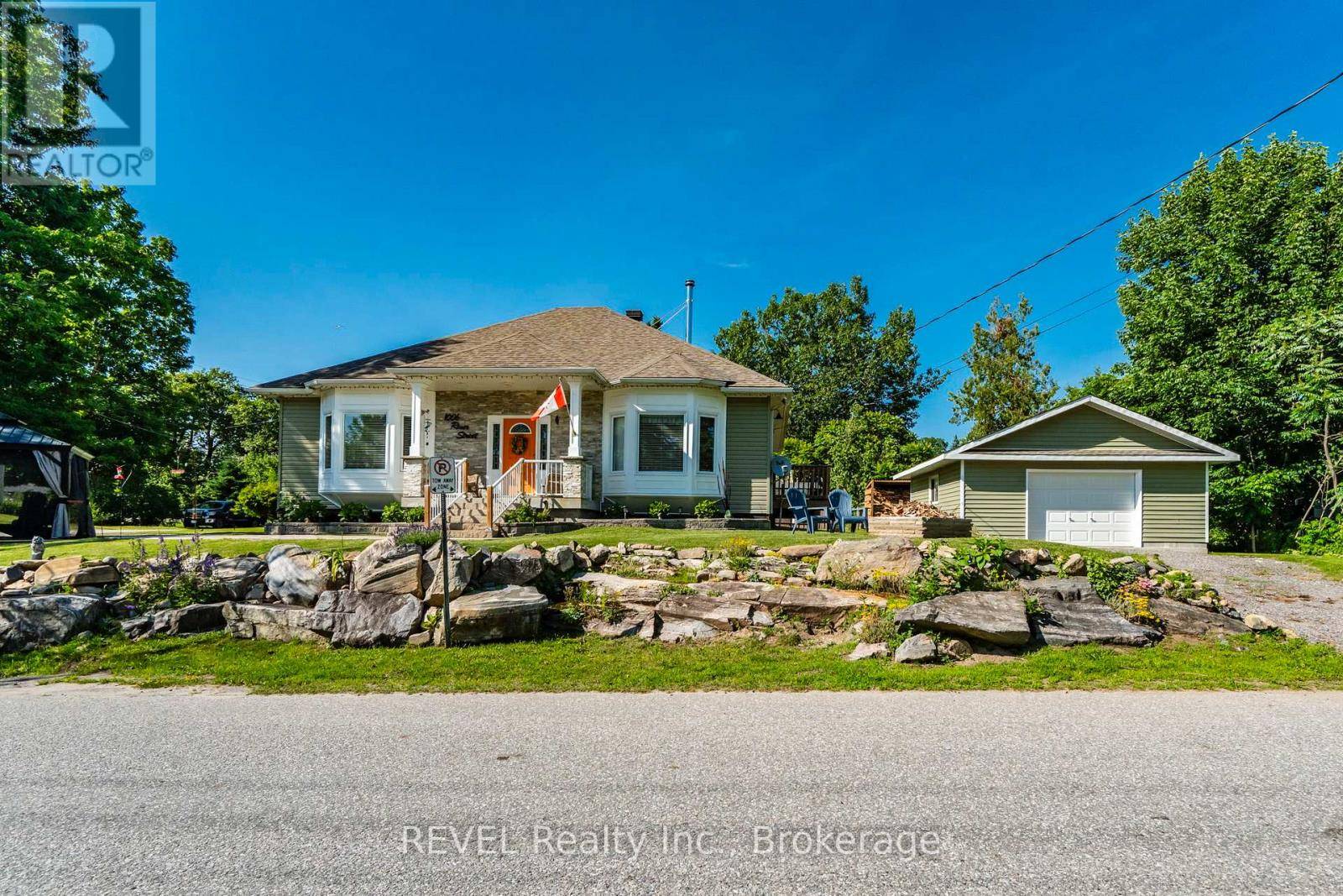 Muskoka Lakes (medora), ON P0C1A0,1006 RIVER STREET