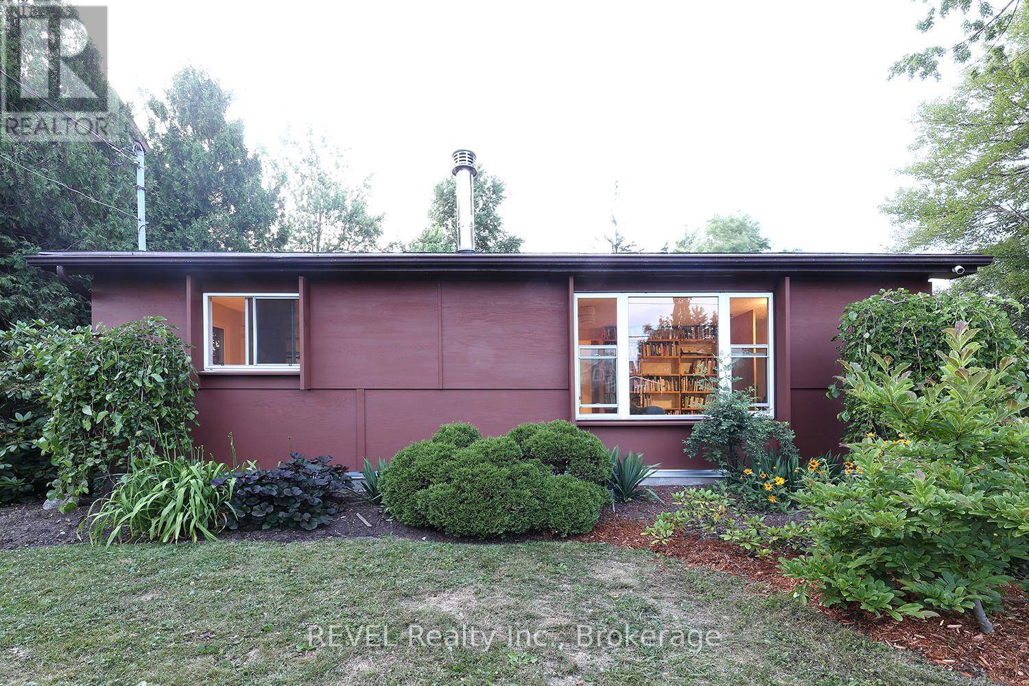 Fort Erie (crescent Park), ON L2A1A4,756 EDGEMERE ROAD