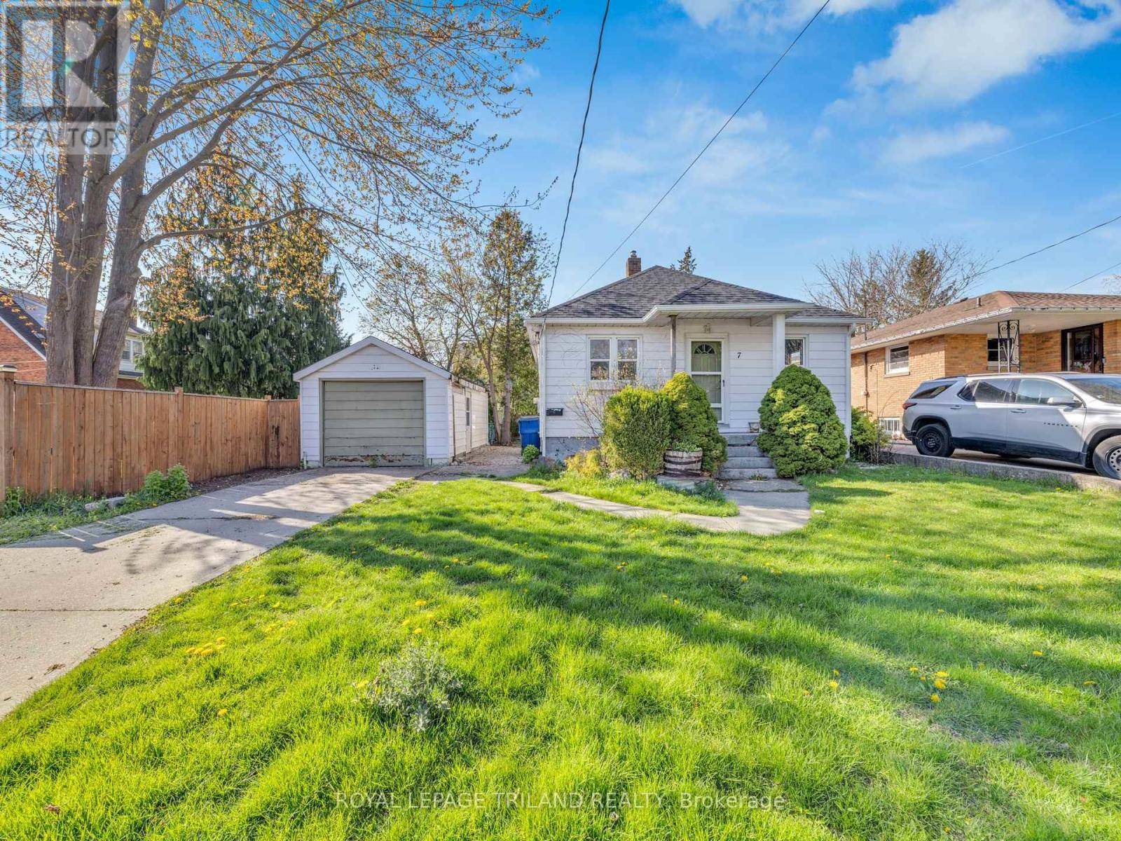 Chatham-kent, ON N7M1L2,7 EDNA STREET