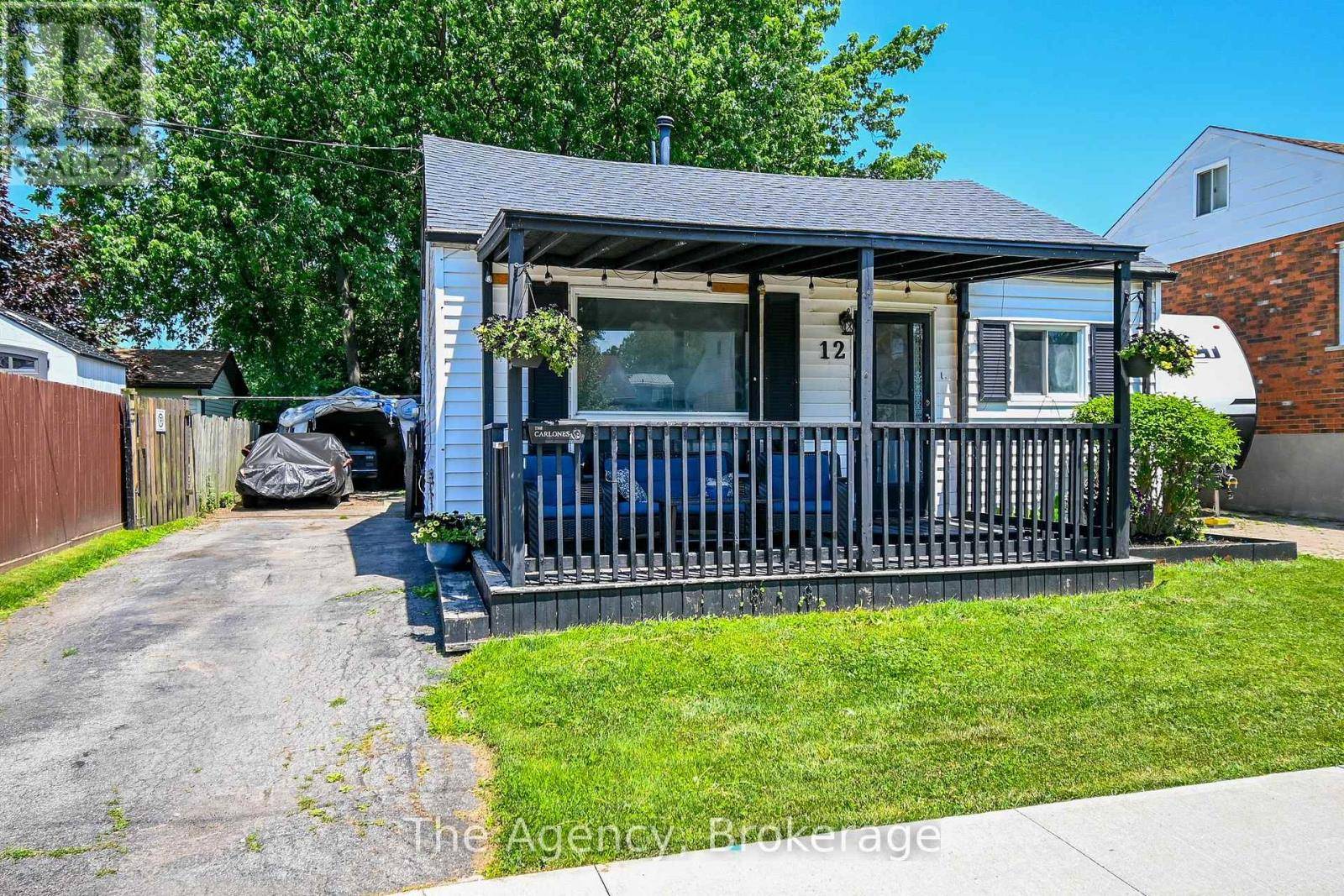 Welland (lincoln/crowland), ON L3B4W8,12 AJAX AVENUE