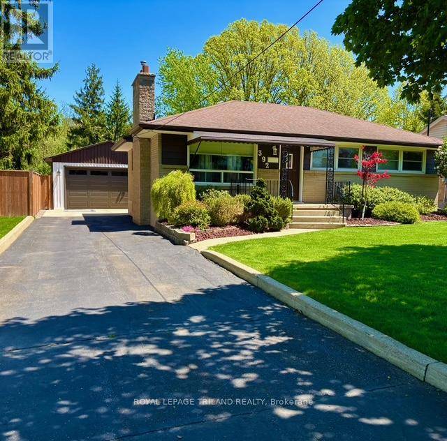 London South (south D), ON N6J3K1,392 BEACHWOOD AVENUE