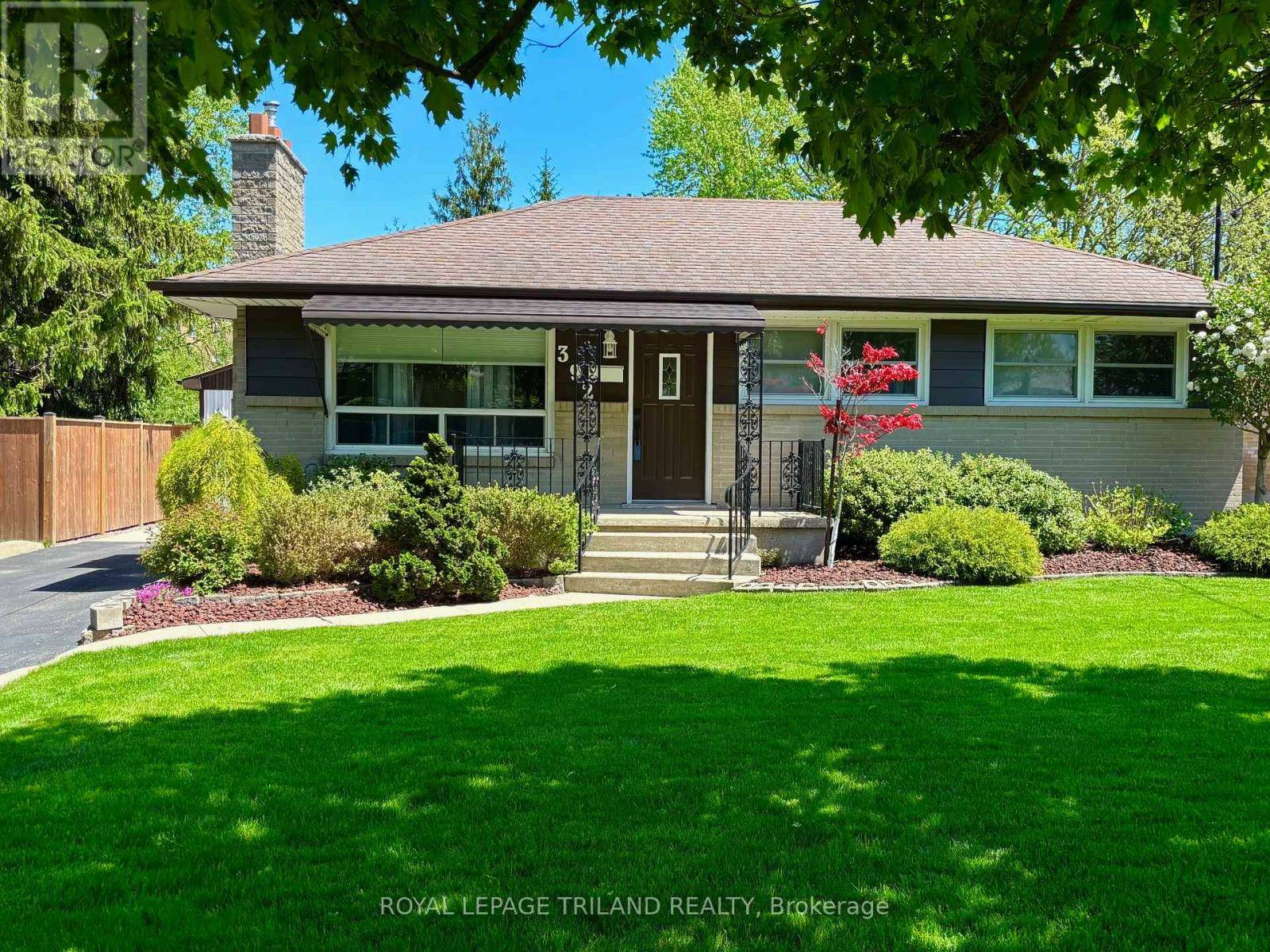 London South (south D), ON N6J3K1,392 BEACHWOOD AVENUE
