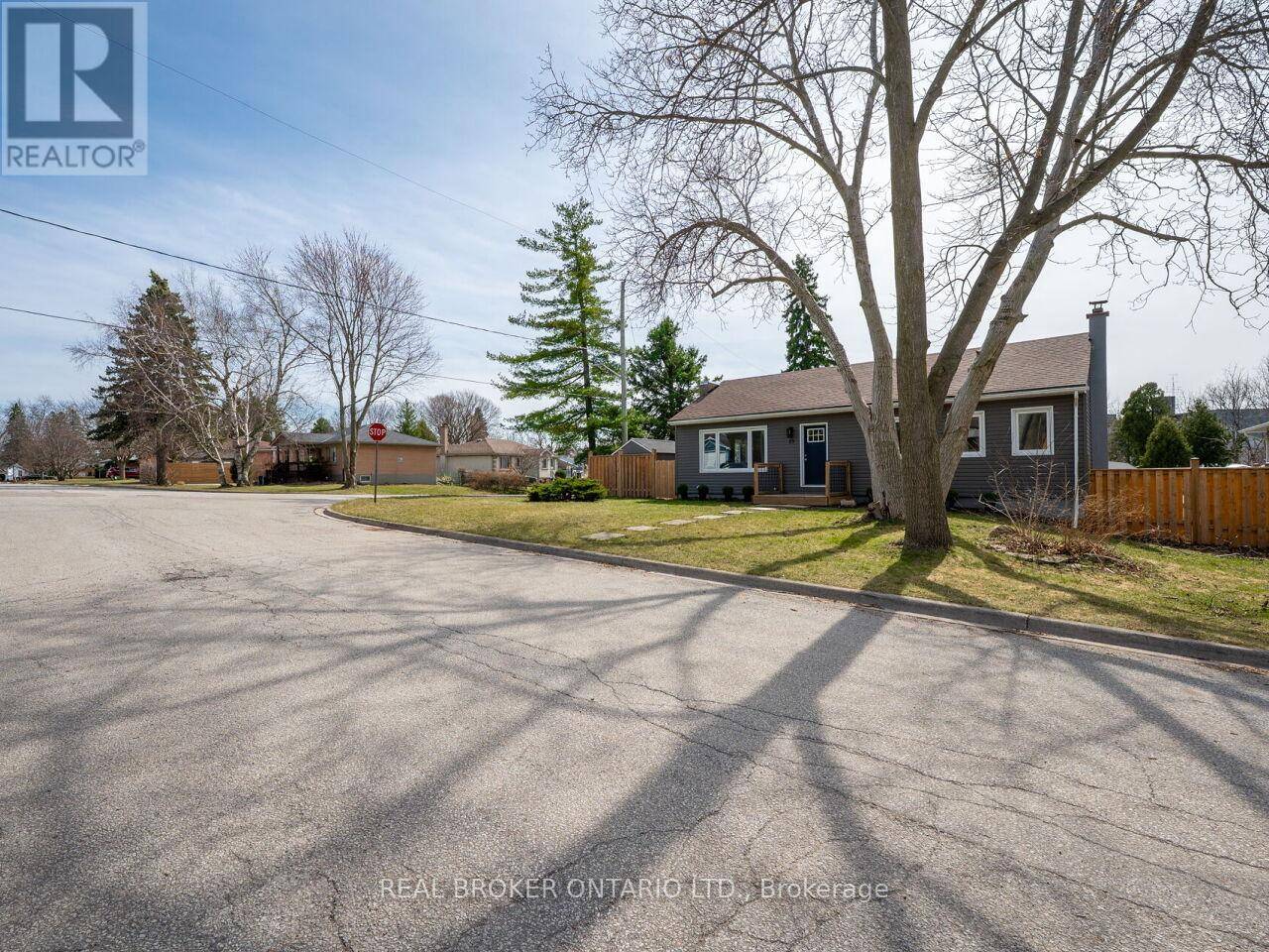 Hamilton (waterdown), ON L8P4C7,23 JAMES STREET