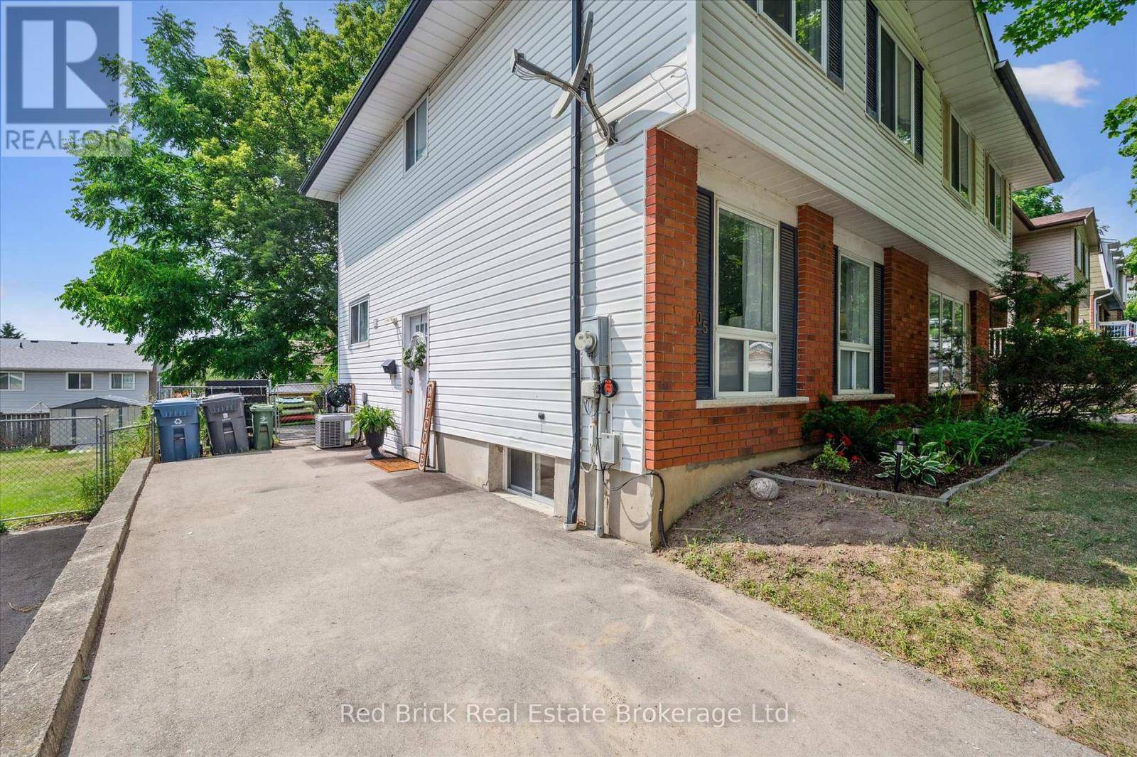 Guelph (willow West/sugarbush/west Acres), ON N1H7J8,605 WILLOW ROAD