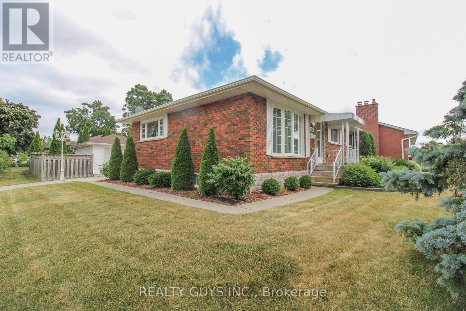 Peterborough North (central), ON K9H6M3,1066 GLEBEMOUNT CRESCENT