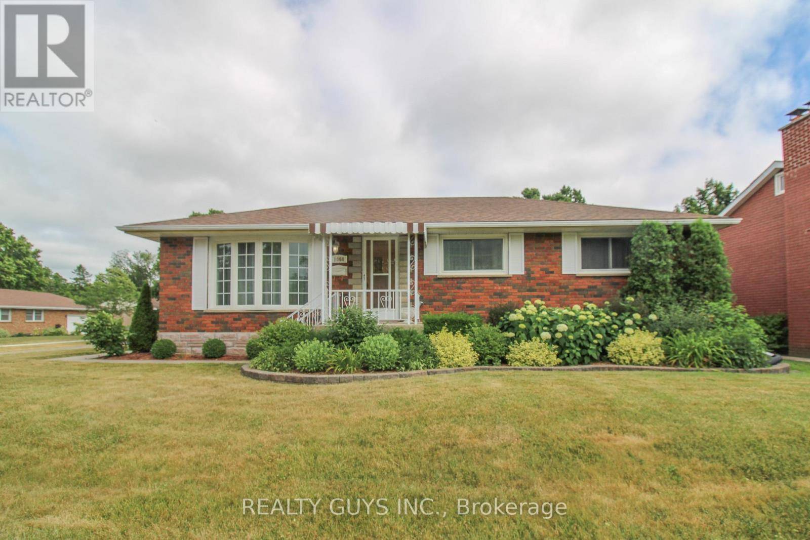 Peterborough North (central), ON K9H6M3,1066 GLEBEMOUNT CRESCENT