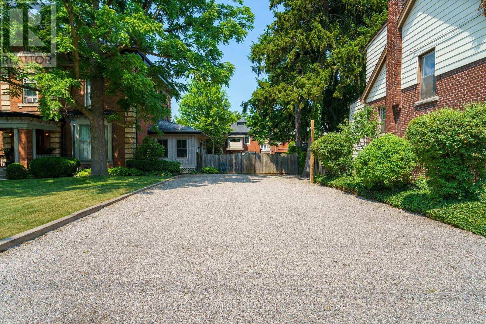 Hamilton (blakeley), ON L8M2A3,275 CUMBERLAND AVENUE