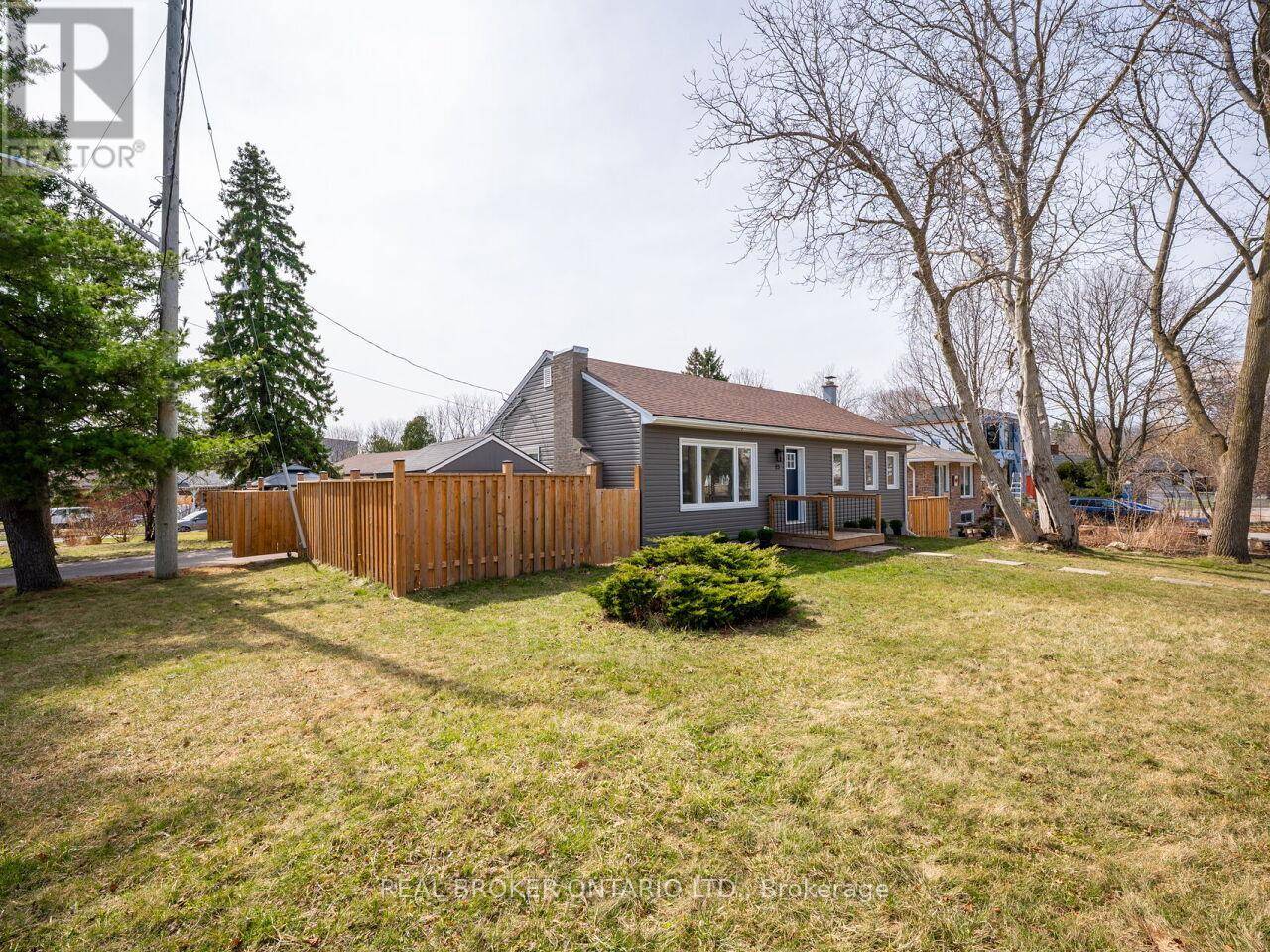 Hamilton (waterdown), ON L8P4C7,23 JAMES STREET
