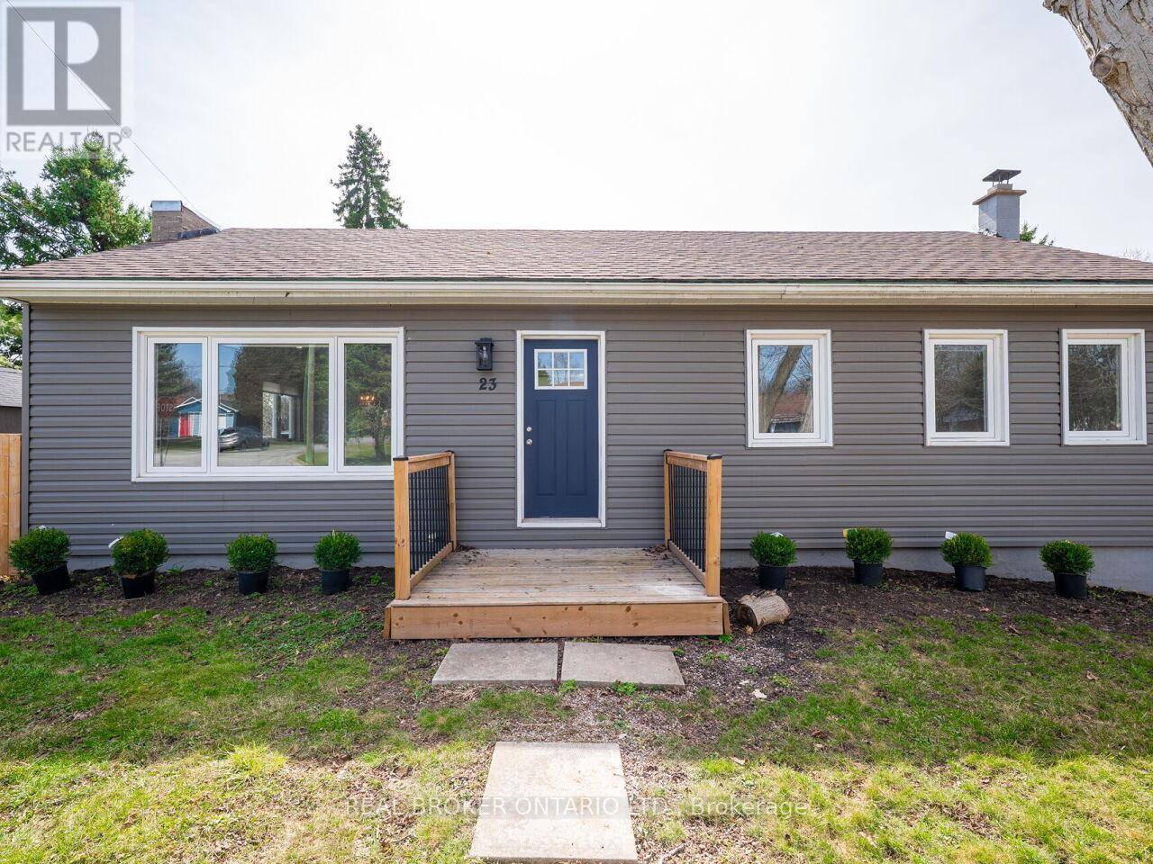 Hamilton (waterdown), ON L8P4C7,23 JAMES STREET