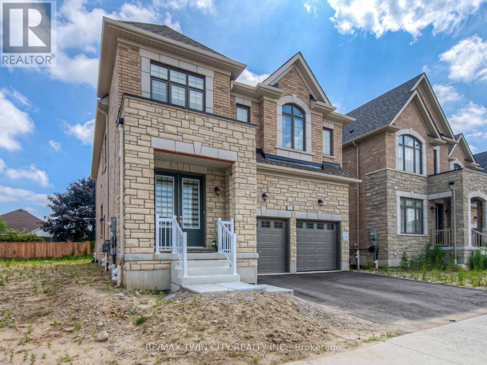 Cambridge, ON N1T0G8,72 PAPERBIRCH DRIVE S