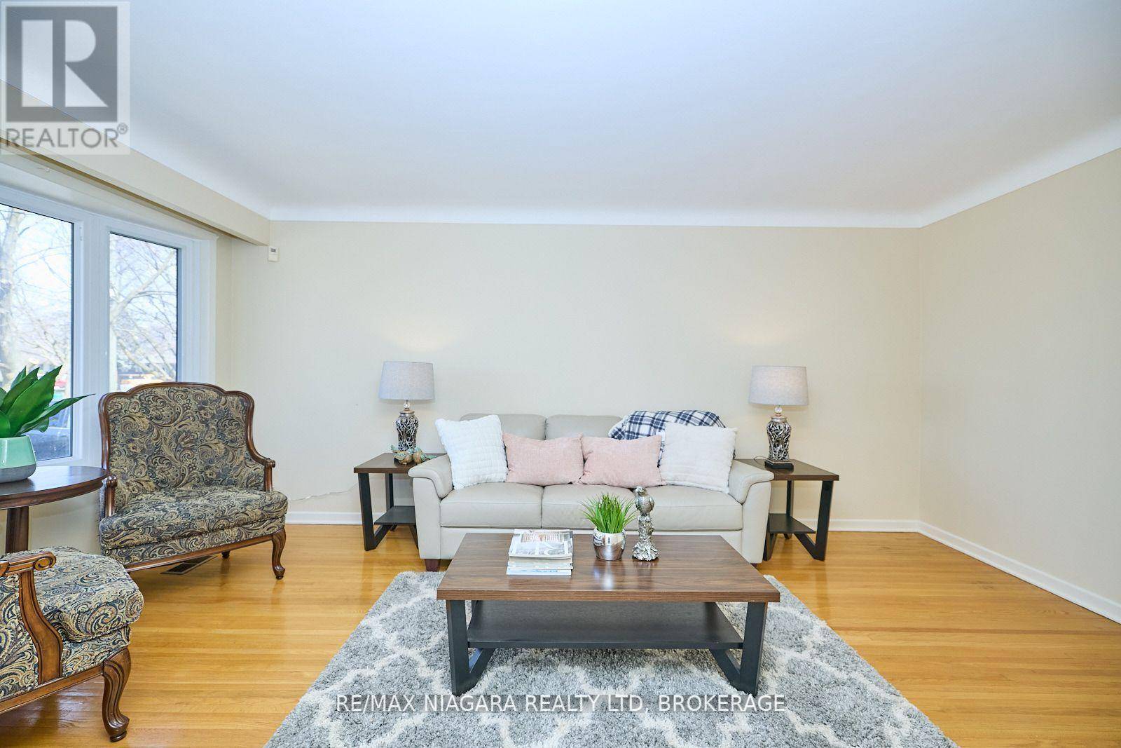 St. Catharines (vine/linwell), ON L2M3M2,8 DENSGROVE DRIVE