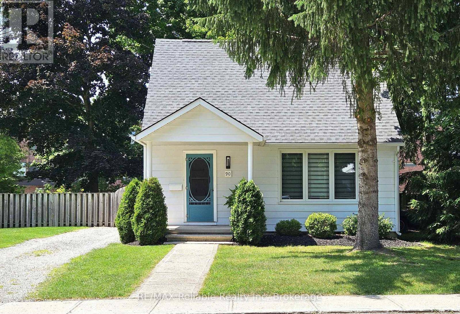 Central Huron (clinton), ON N0M1L0,90 RAGLAN STREET