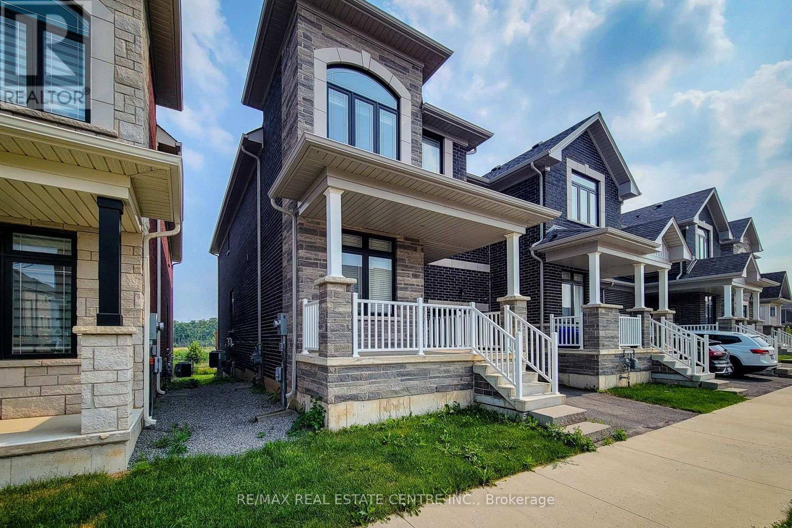 Hamilton (waterdown), ON L8B1Y5,64 GREAT FALLS BOULEVARD