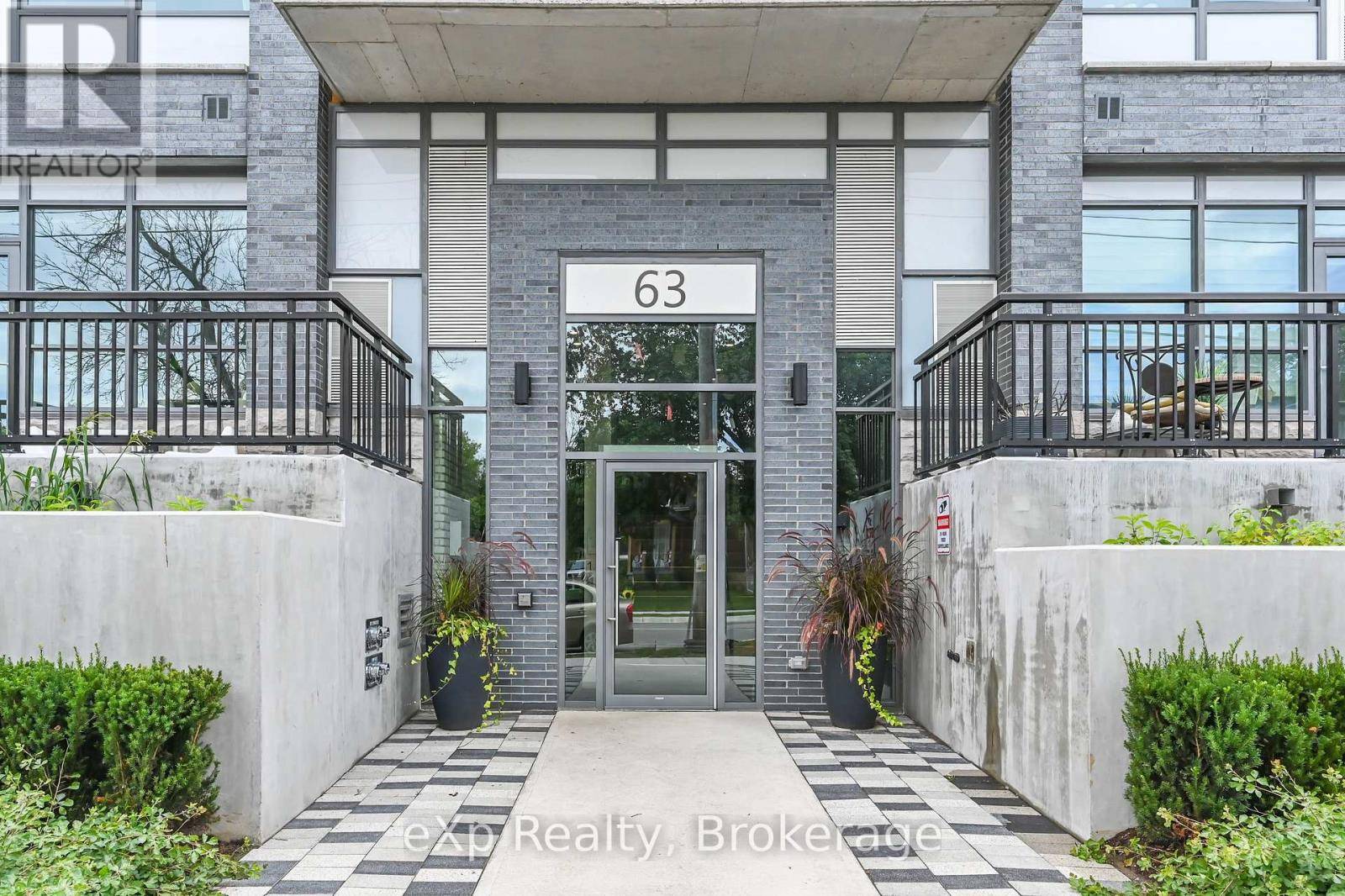Guelph (downtown), ON N1E0A8,63 Arthur ST South #612