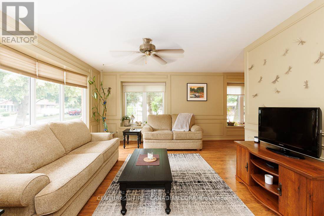 London North (north H), ON N5X1X9,739 DUNBOYNE CRESCENT